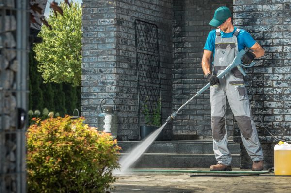 Cost of Outside House Cleaning in Aurora
