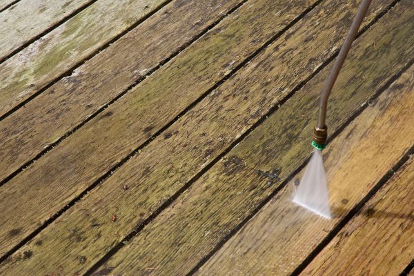 Cost of Deck Mold Removal in Aurora